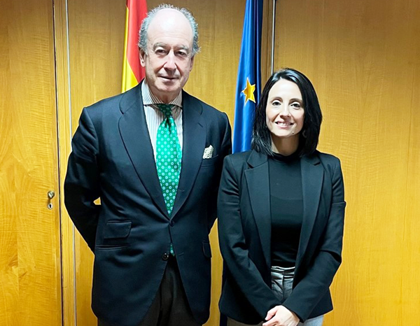 UNE President meets with the Secretary of State for Industry