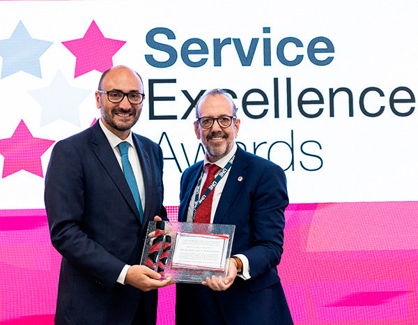 Service Management Institute honours UNE for driving excellence in services