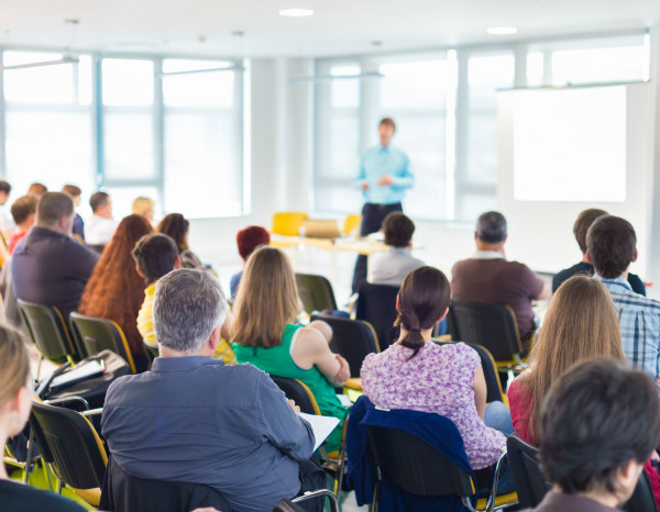 UNE Training Workshop for Young Professionals