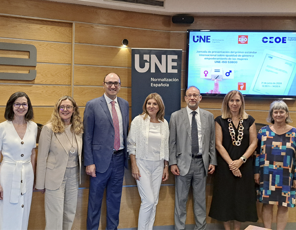 UNE and CEOE present the first global standard on gender equality