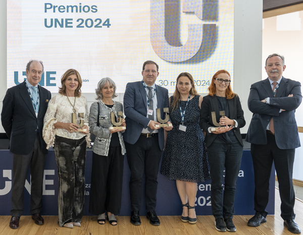 Val Díez, UNE Award for her work as President of the UNE Committee on Gender Equality